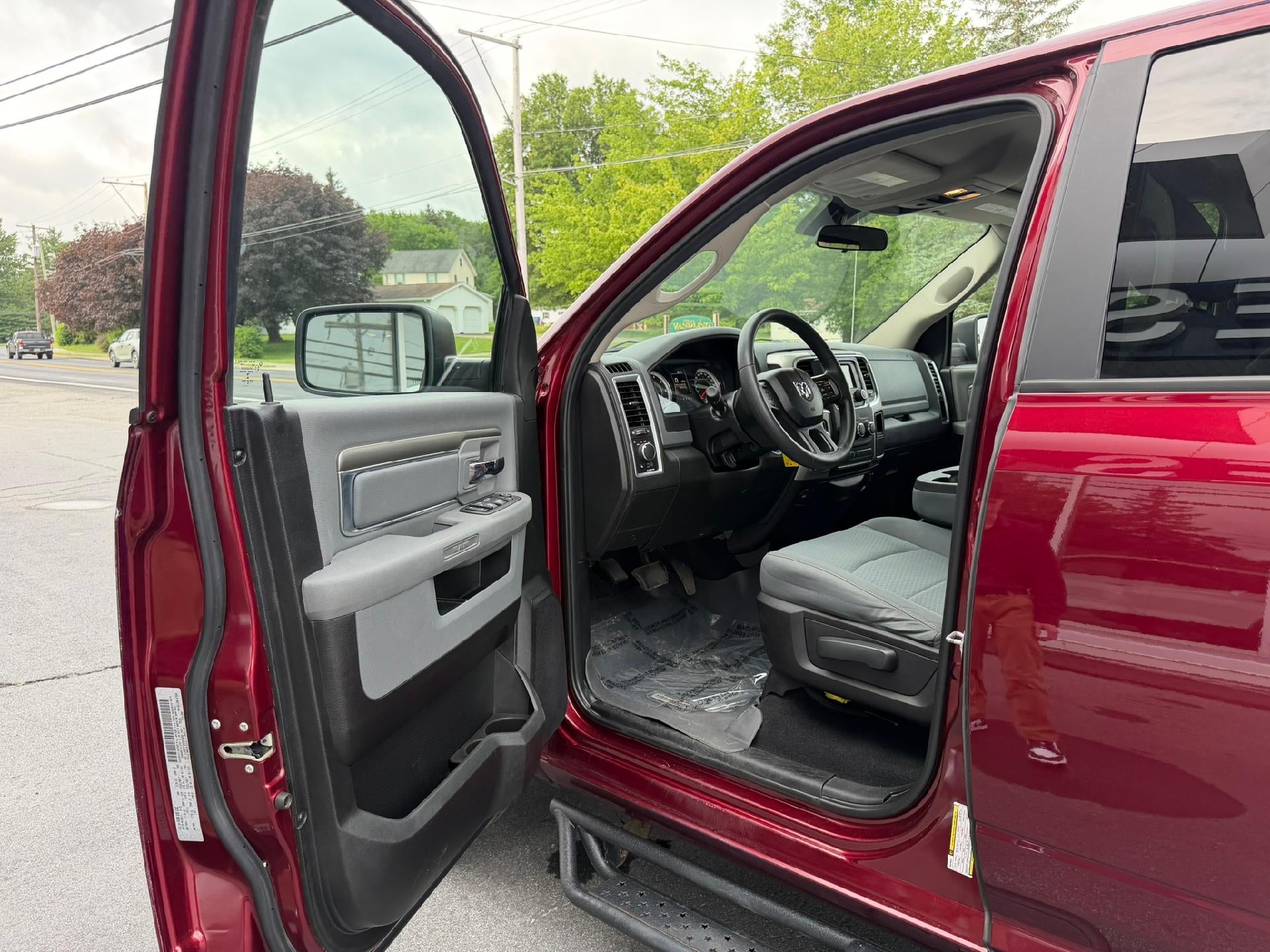 2019 RAM 1500 Classic SLT Crew Cab 4x4 6'4" Box