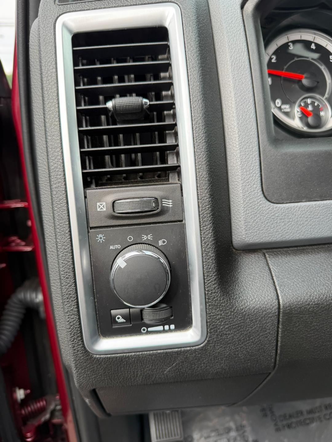 2019 RAM 1500 Classic SLT Crew Cab 4x4 6'4" Box