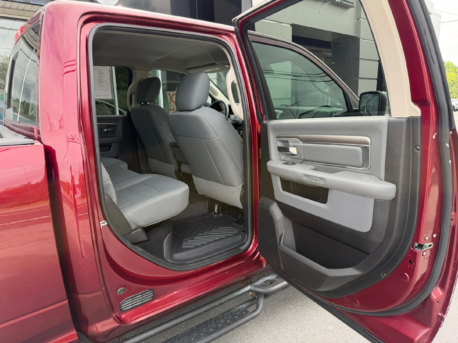 2019 RAM 1500 Classic SLT Crew Cab 4x4 6'4" Box