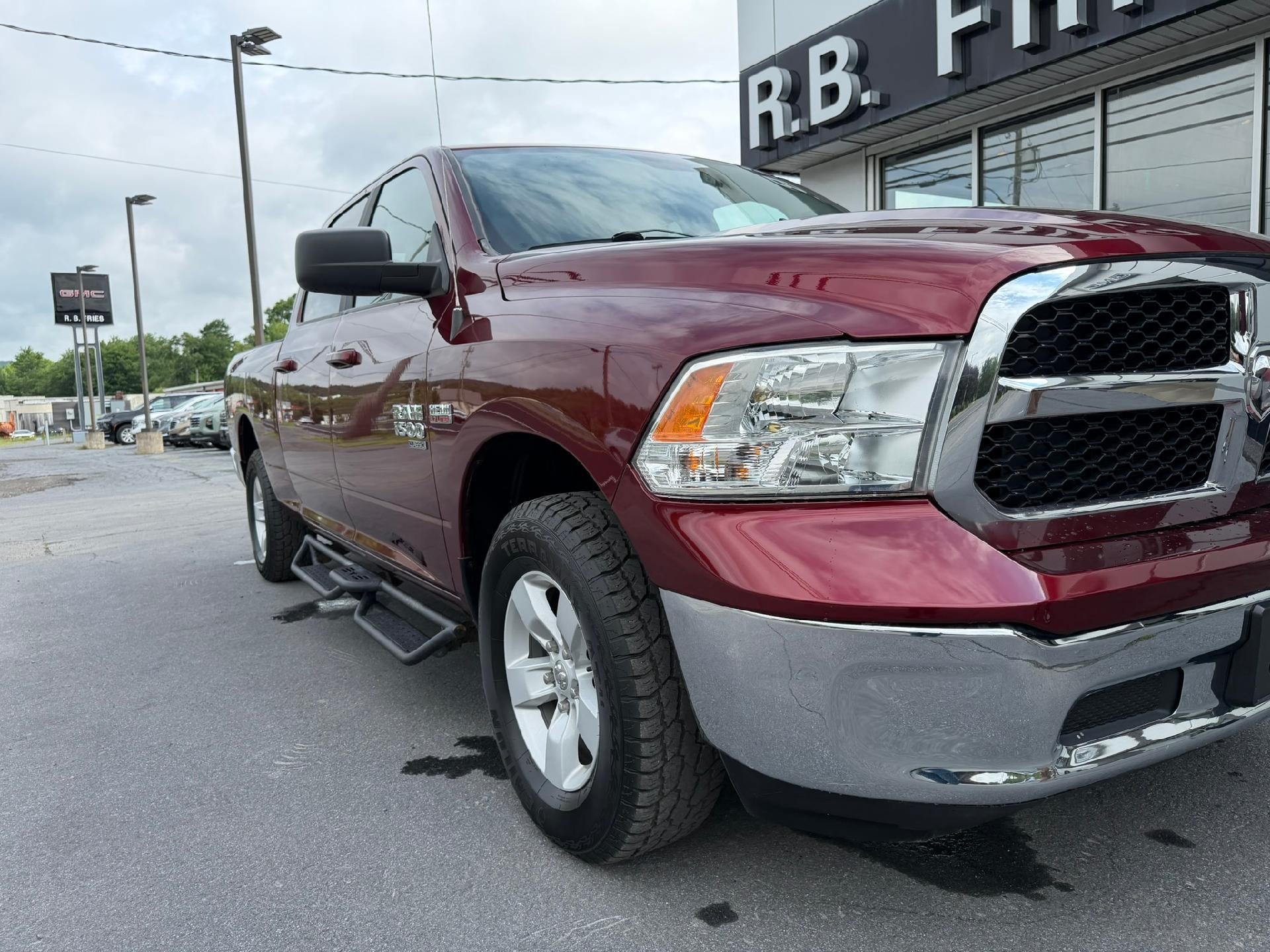 2019 RAM 1500 Classic SLT Crew Cab 4x4 6'4" Box