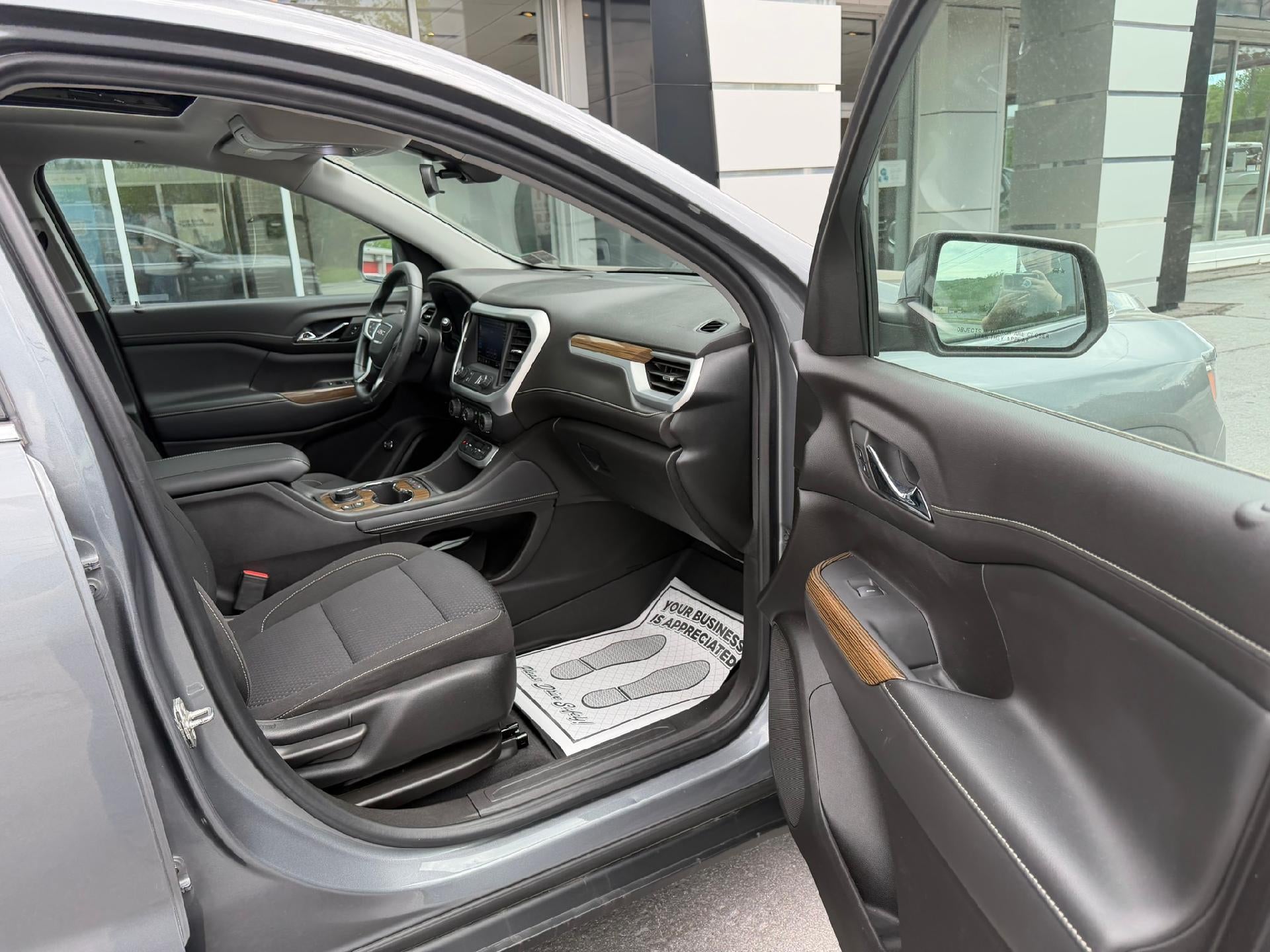 2022 GMC Acadia SLE
