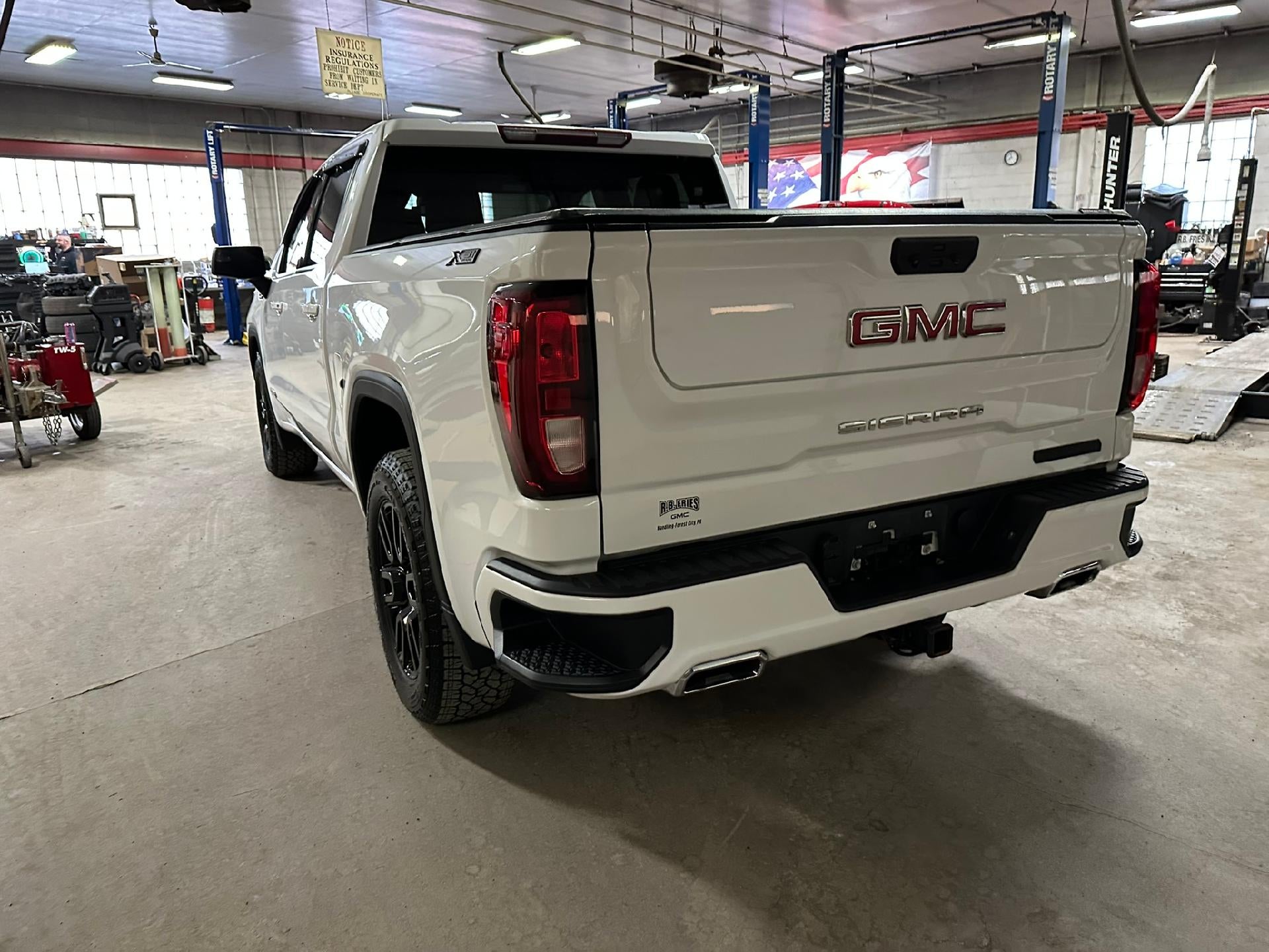 2023 GMC Sierra 1500 Elevation