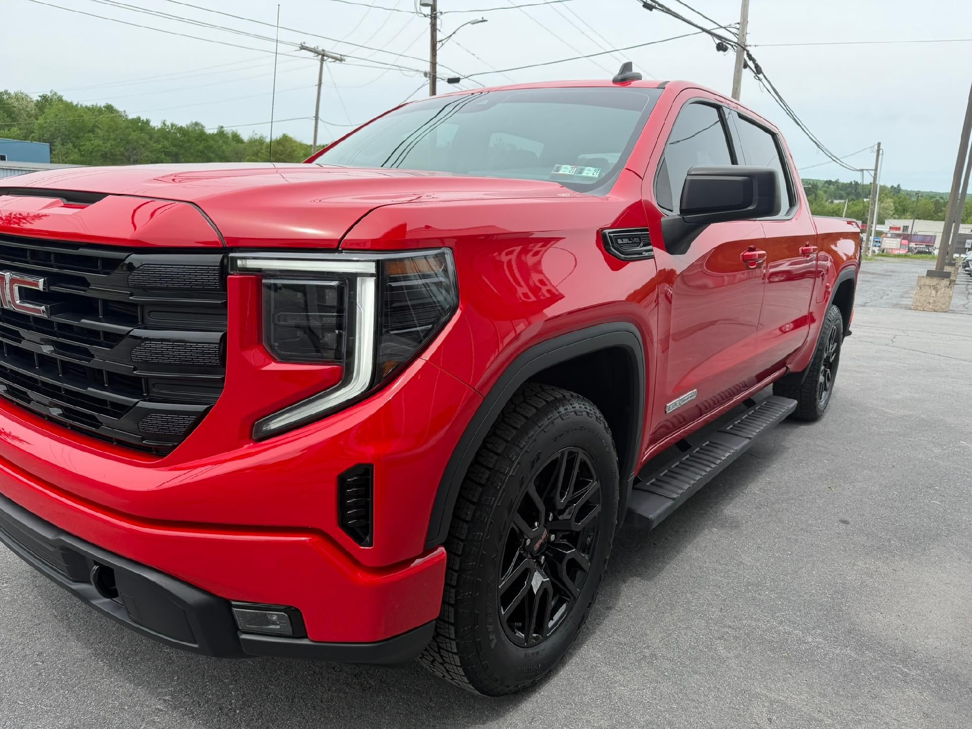 2022 GMC Sierra 4WD Crew Cab Short Box Elevation's photo