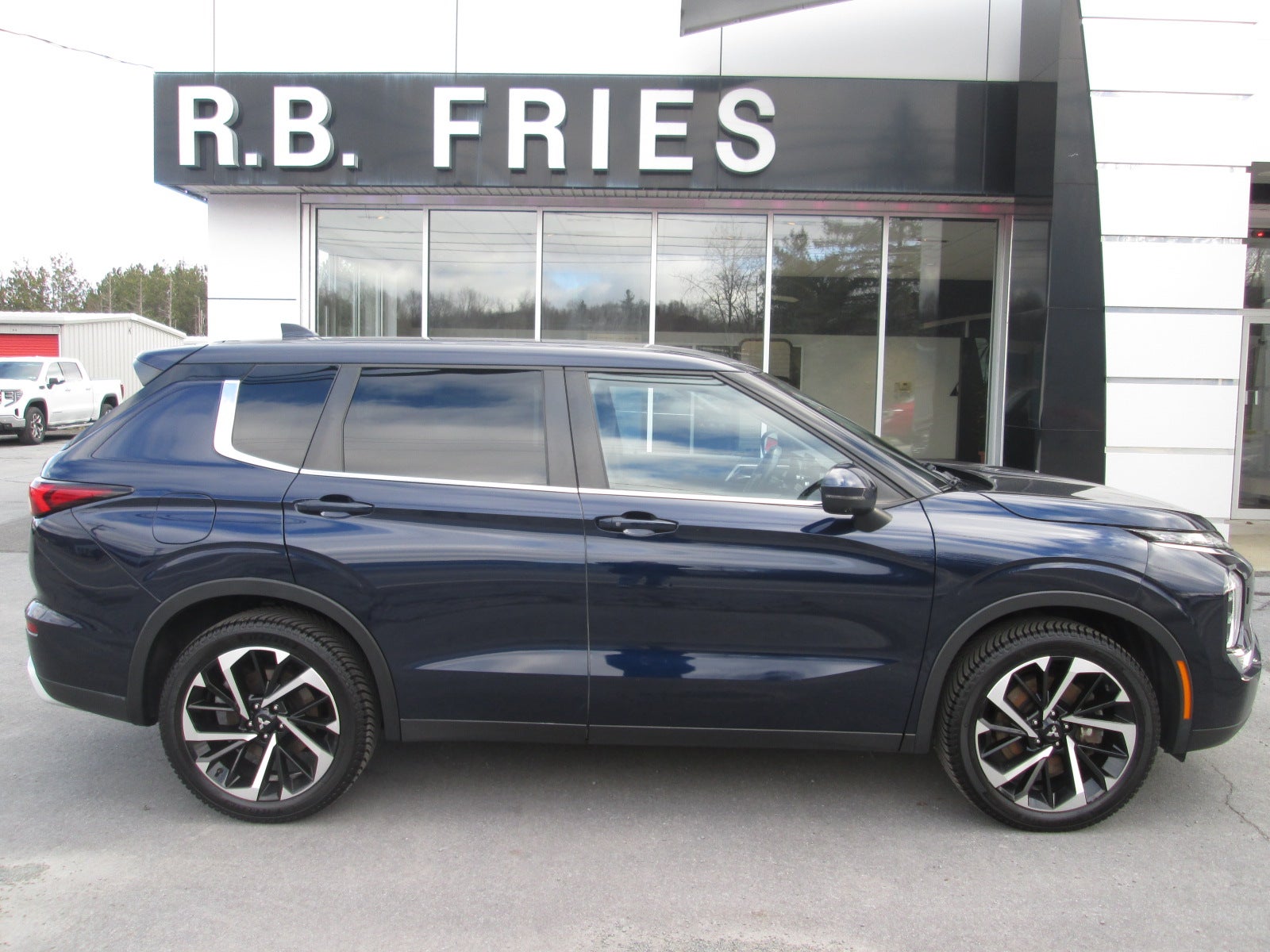 2022 Mitsubishi Outlander SE